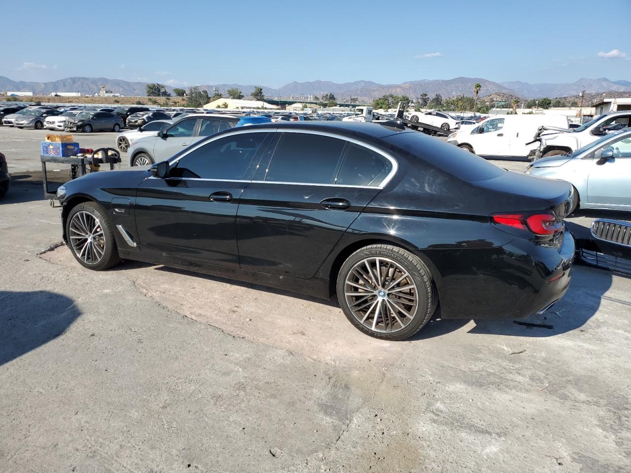 2022 BMW 530E - Image 2