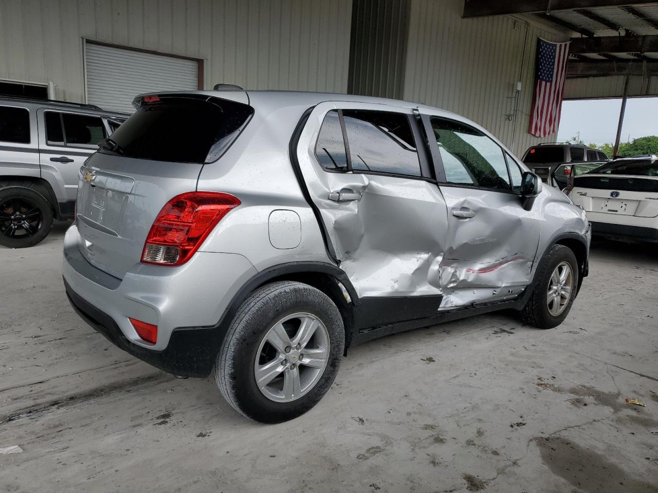 2022 Chevrolet Trax Ls - Фото 3