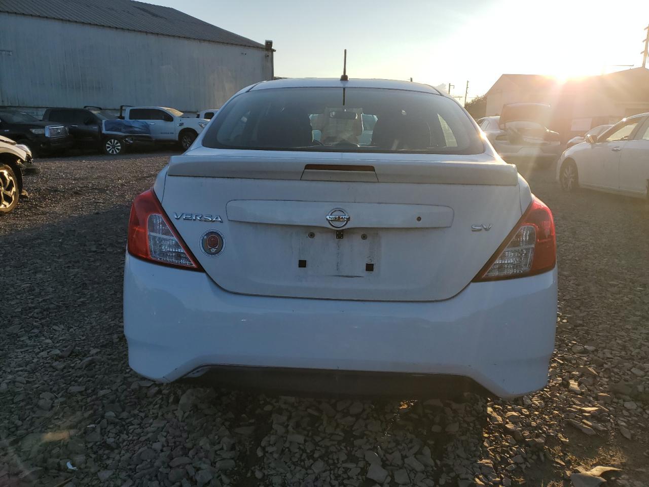 2017 Nissan Versa S - Фото 6
