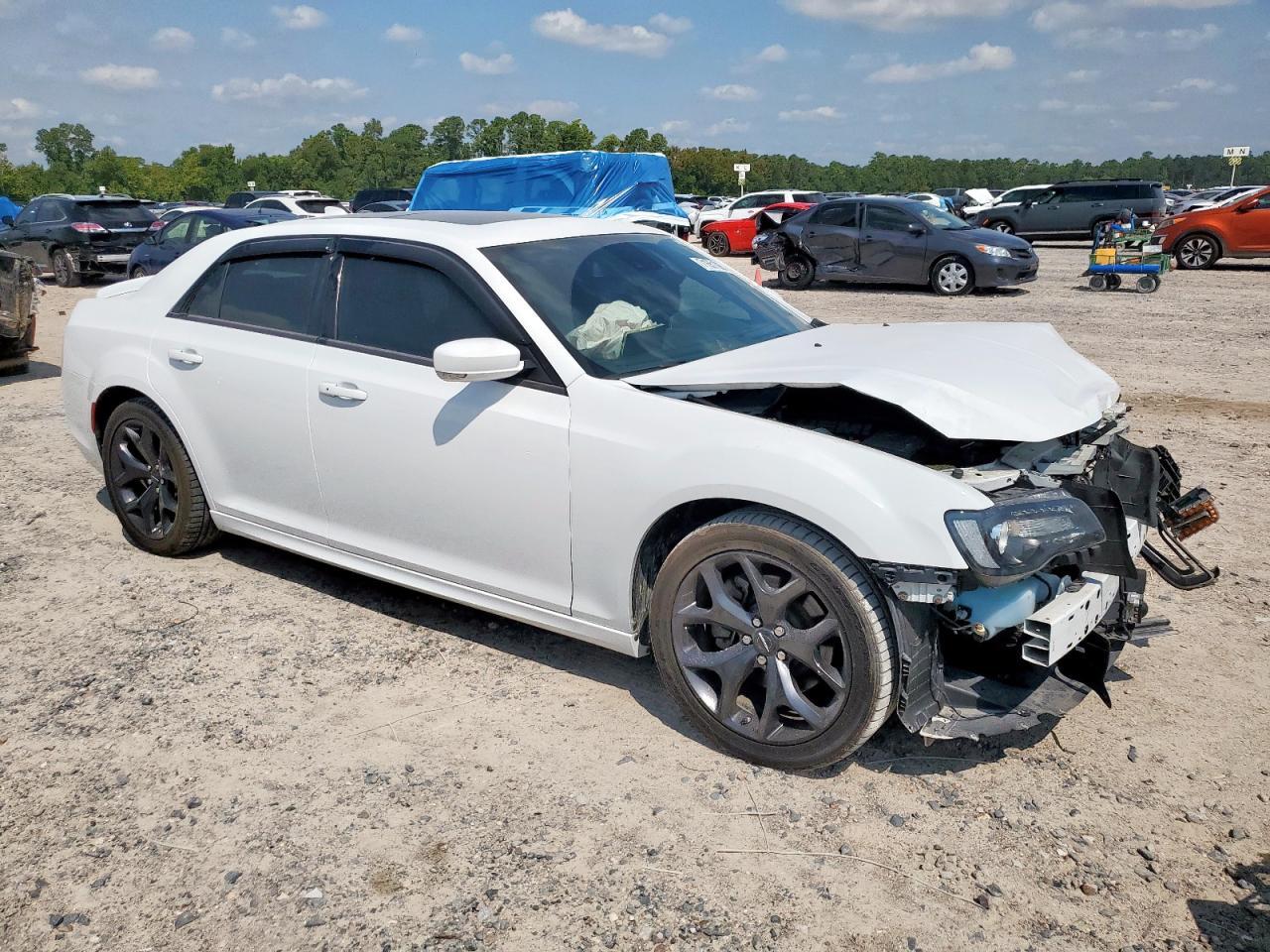 2022 Chrysler 300 S - Фото 4