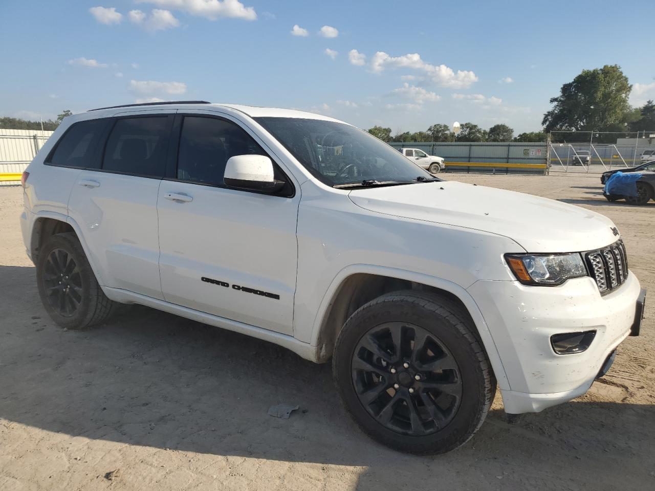2020 Jeep Grand Cherokee Laredo - Image 4