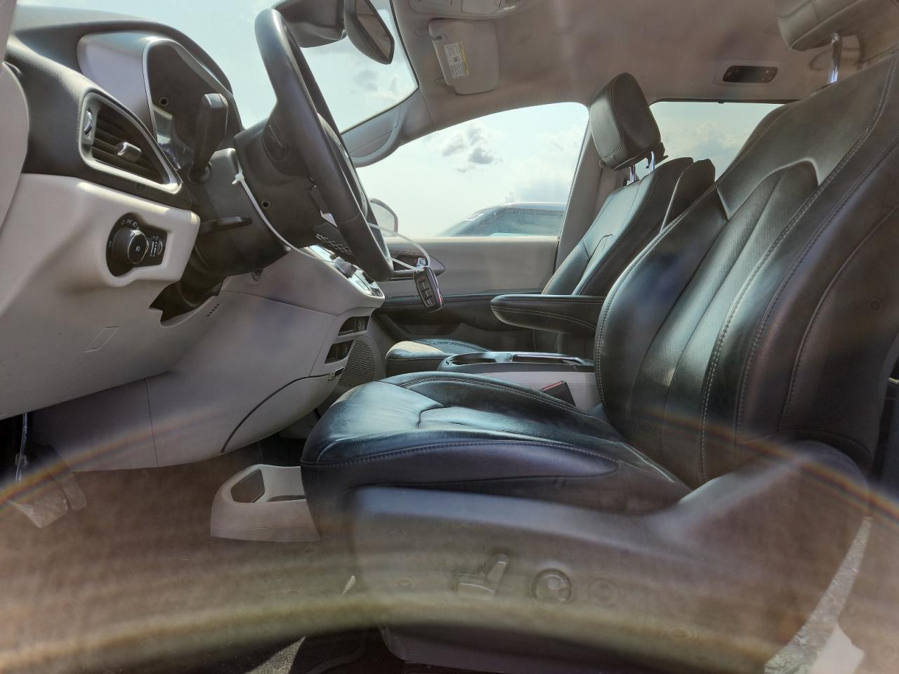 2022 Chrysler Pacifica Touring L - Image 7