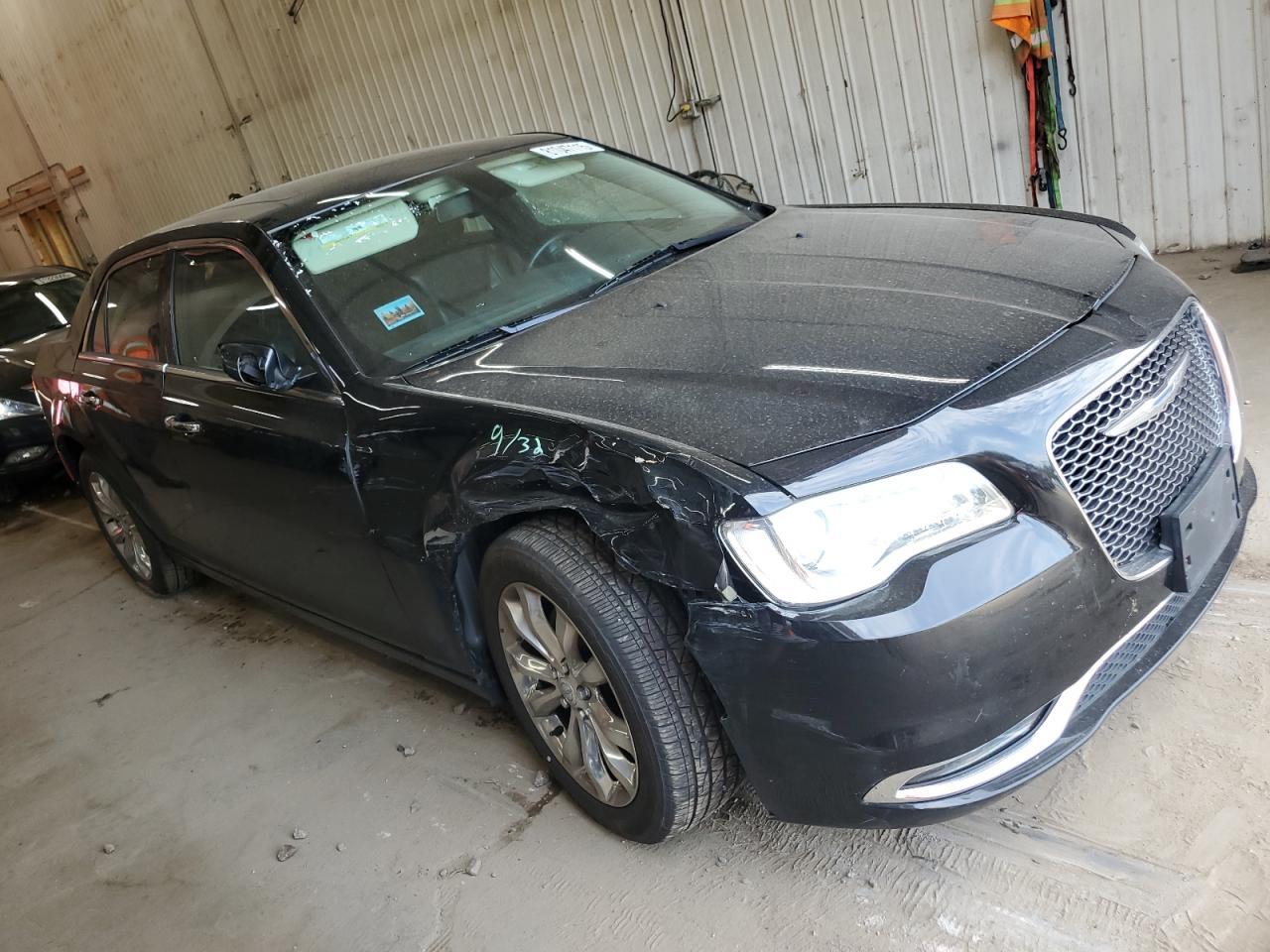 2017 Chrysler 300C - Image 4