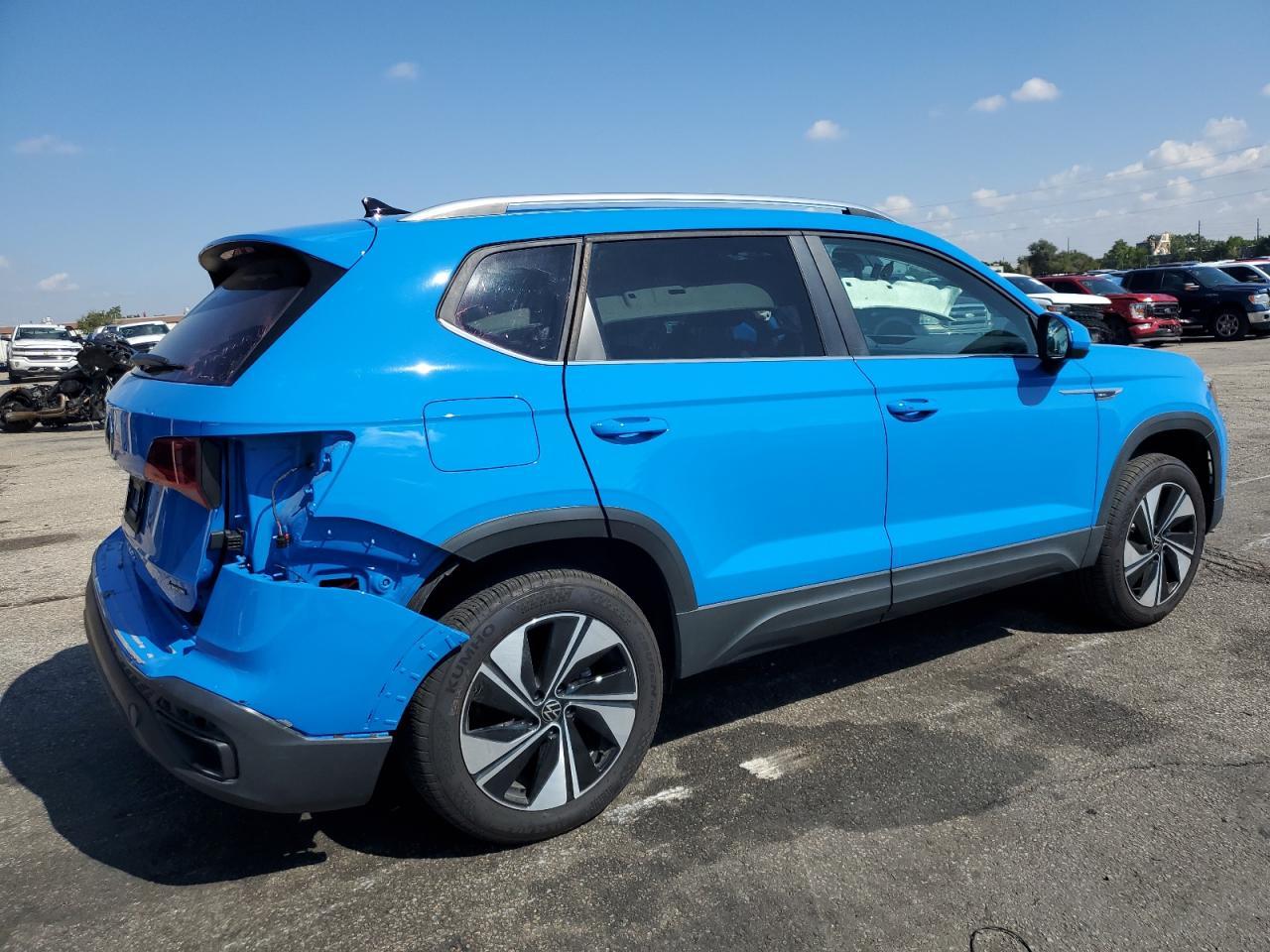 2024 Volkswagen Taos Se - Image 3