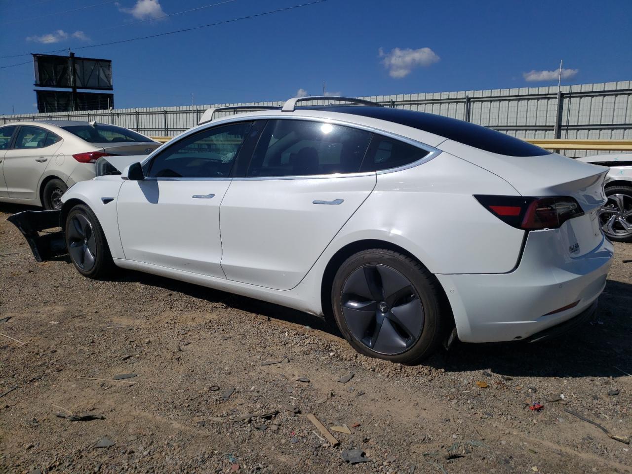 2018 Tesla Model 3 - Фото 2
