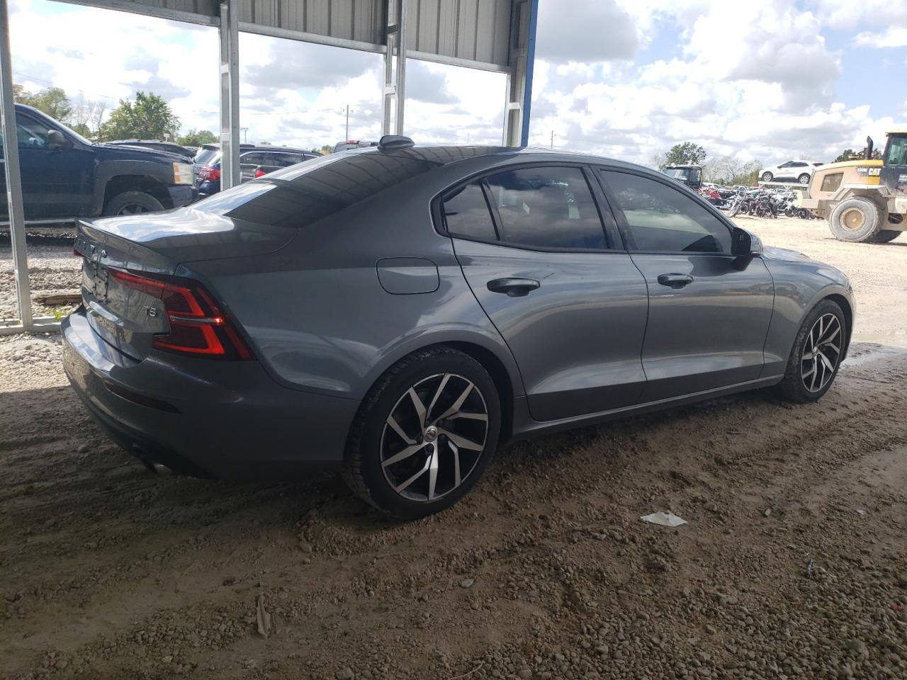 2019 Volvo S60 T5 Momentum - Фото 3