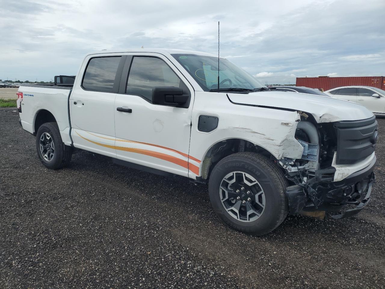 2023 Ford F150 Lightning Pro - Фото 4