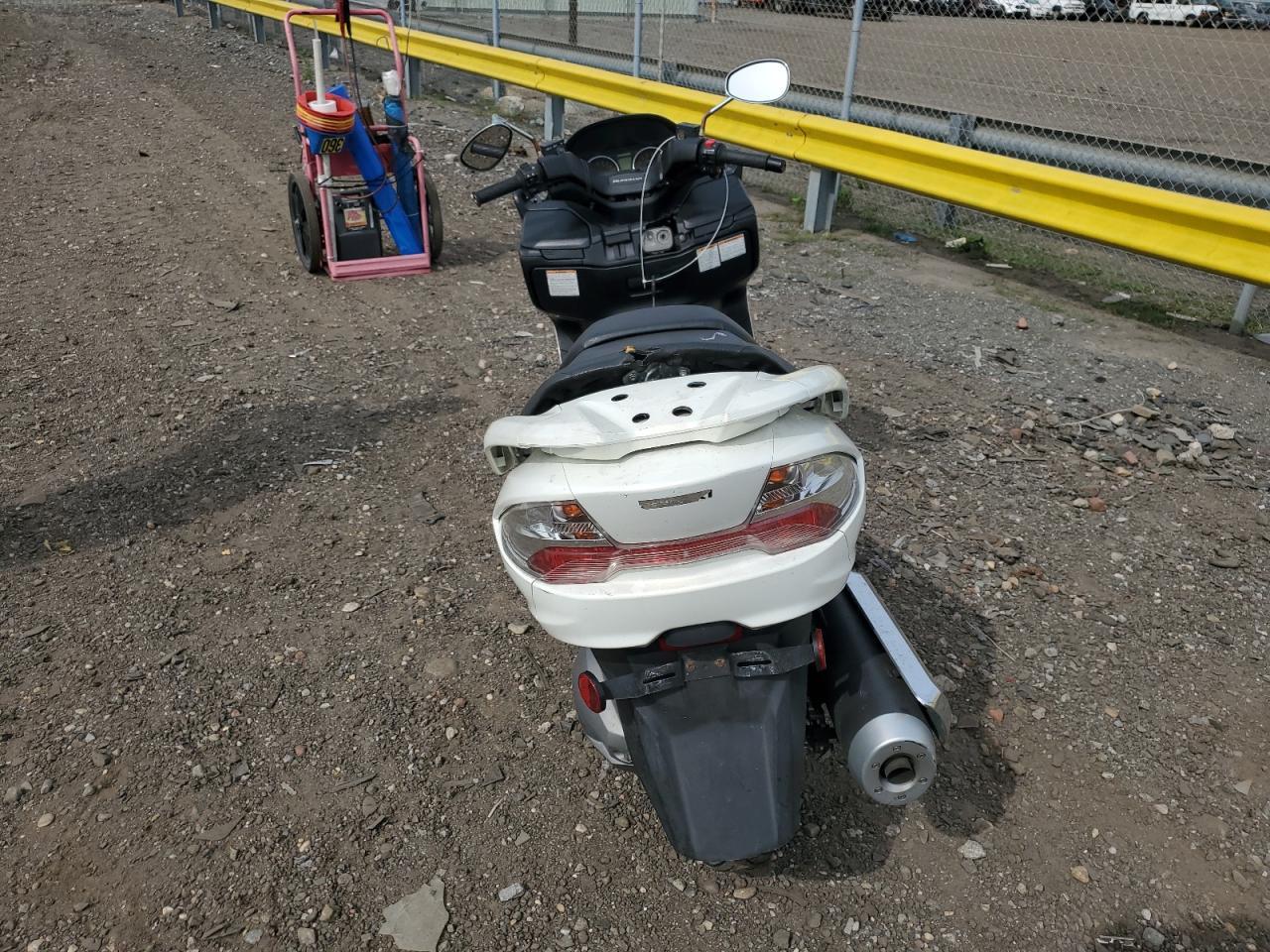 2011 Suzuki An400 A - Image 4