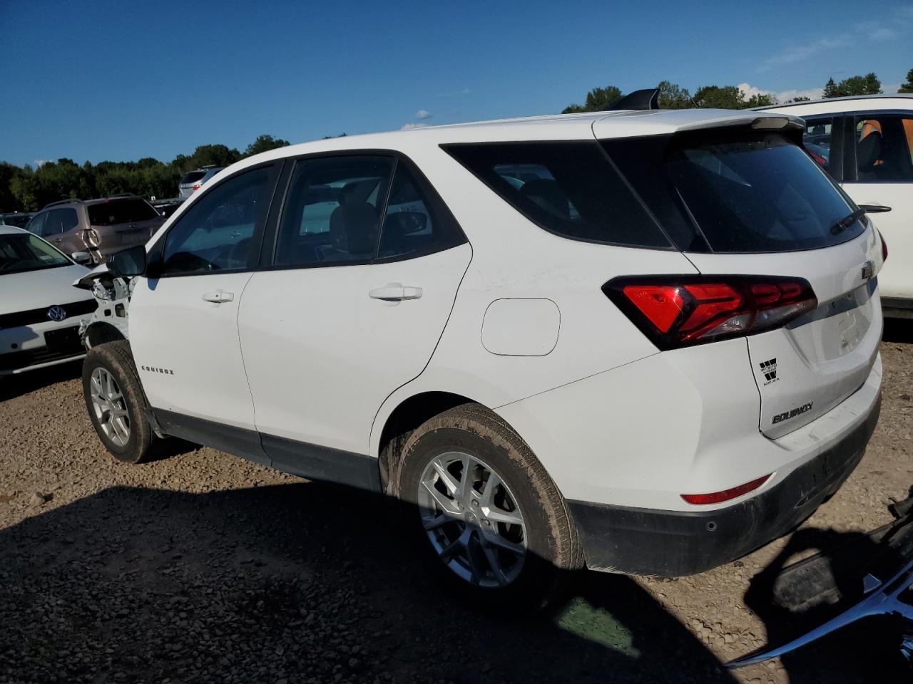 2023 Chevrolet Equinox Ls - Фото 2