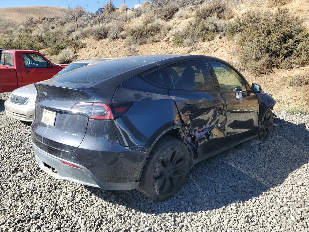 2025 Tesla Model Y - Фото 3
