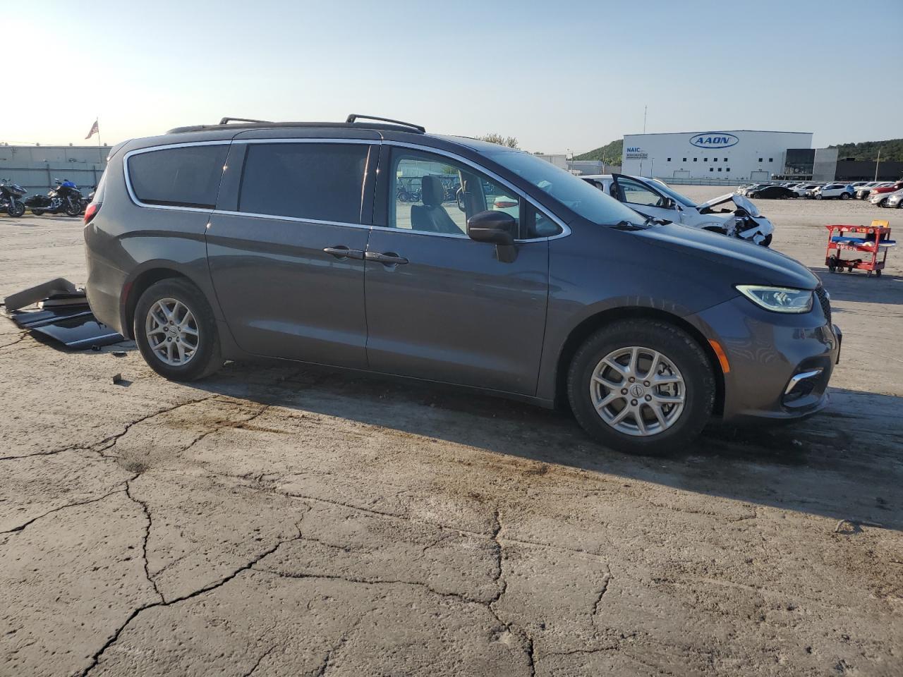 2022 Chrysler Pacifica Touring L - Image 4