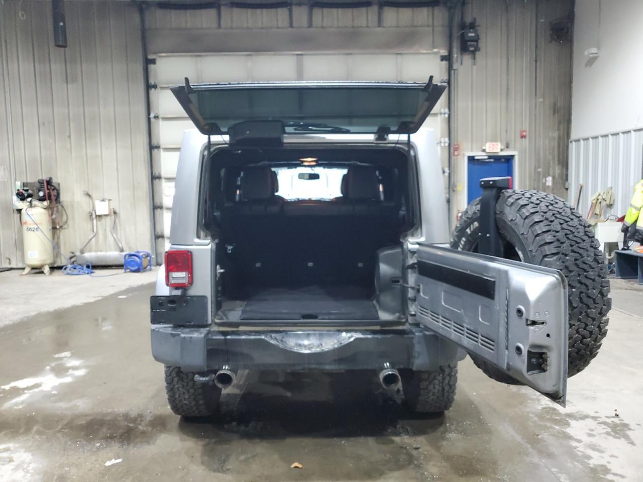 2014 Jeep Wrangler Unlimited Sahara - Фото 6