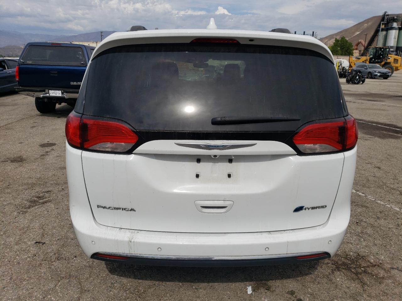 2018 Chrysler Pacifica Hybrid Touring L - Image 6