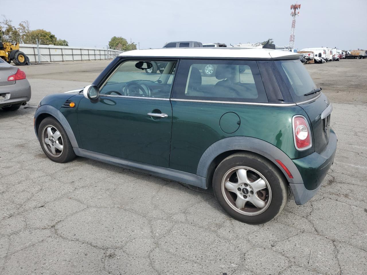 2011 Mini Cooper - Image 2