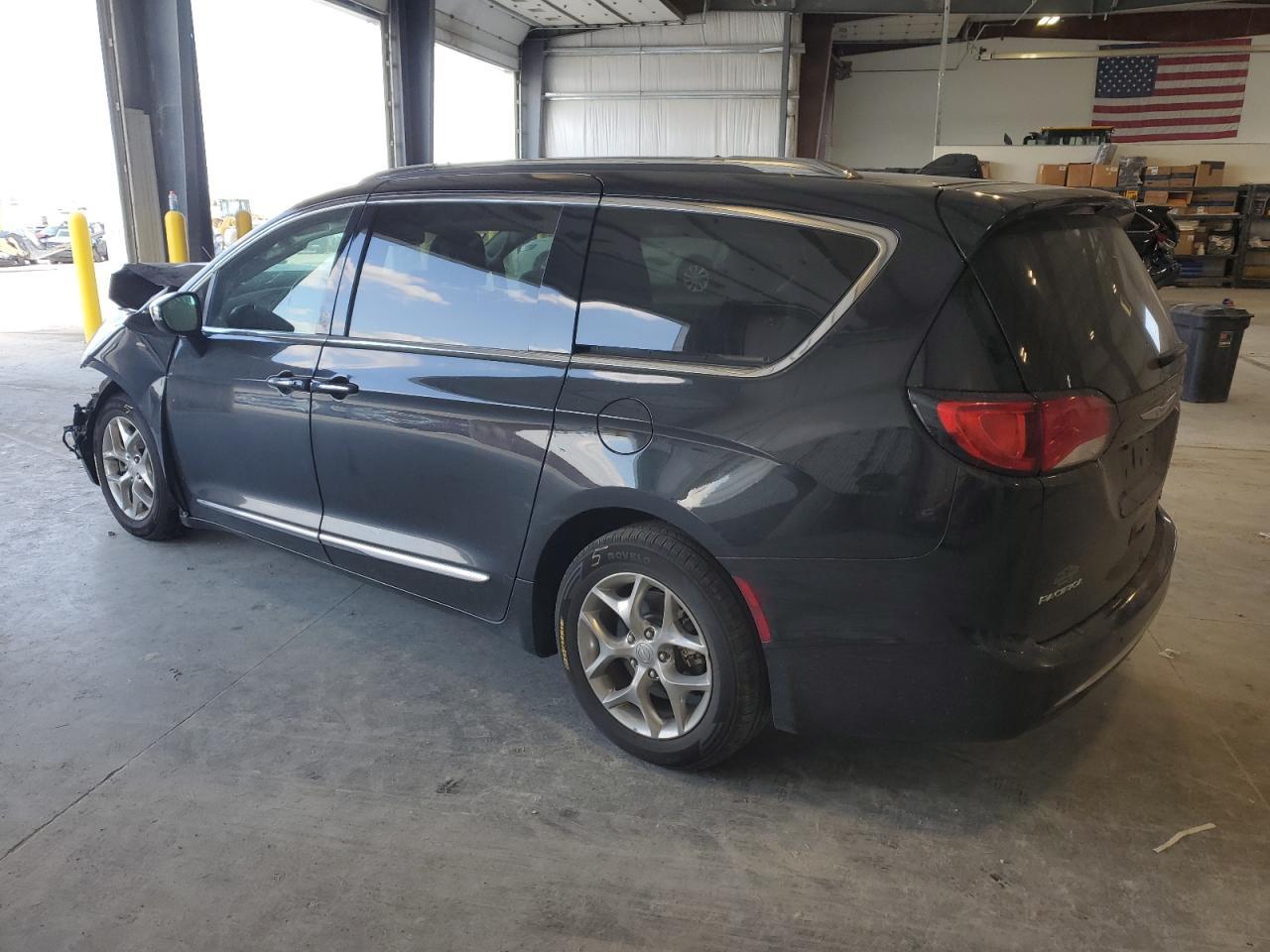 2018 Chrysler Pacifica Limited - Image 2