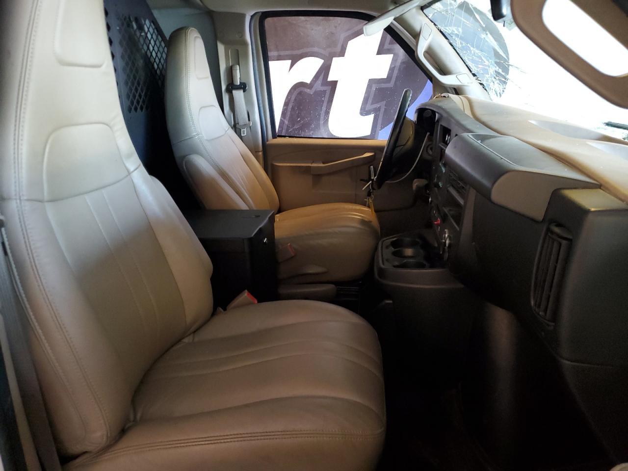 2023 GMC Savana G2500 - Фото 7