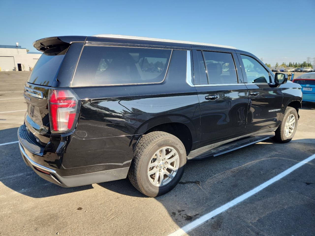 2023 Chevrolet Suburban K1500 Lt - Image 3