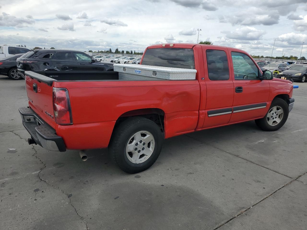 2005 Chevrolet Silverado C1500 - Image 3