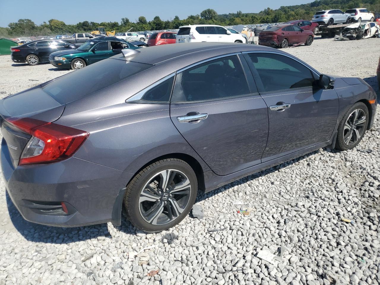 2016 Honda Civic Touring - Image 3