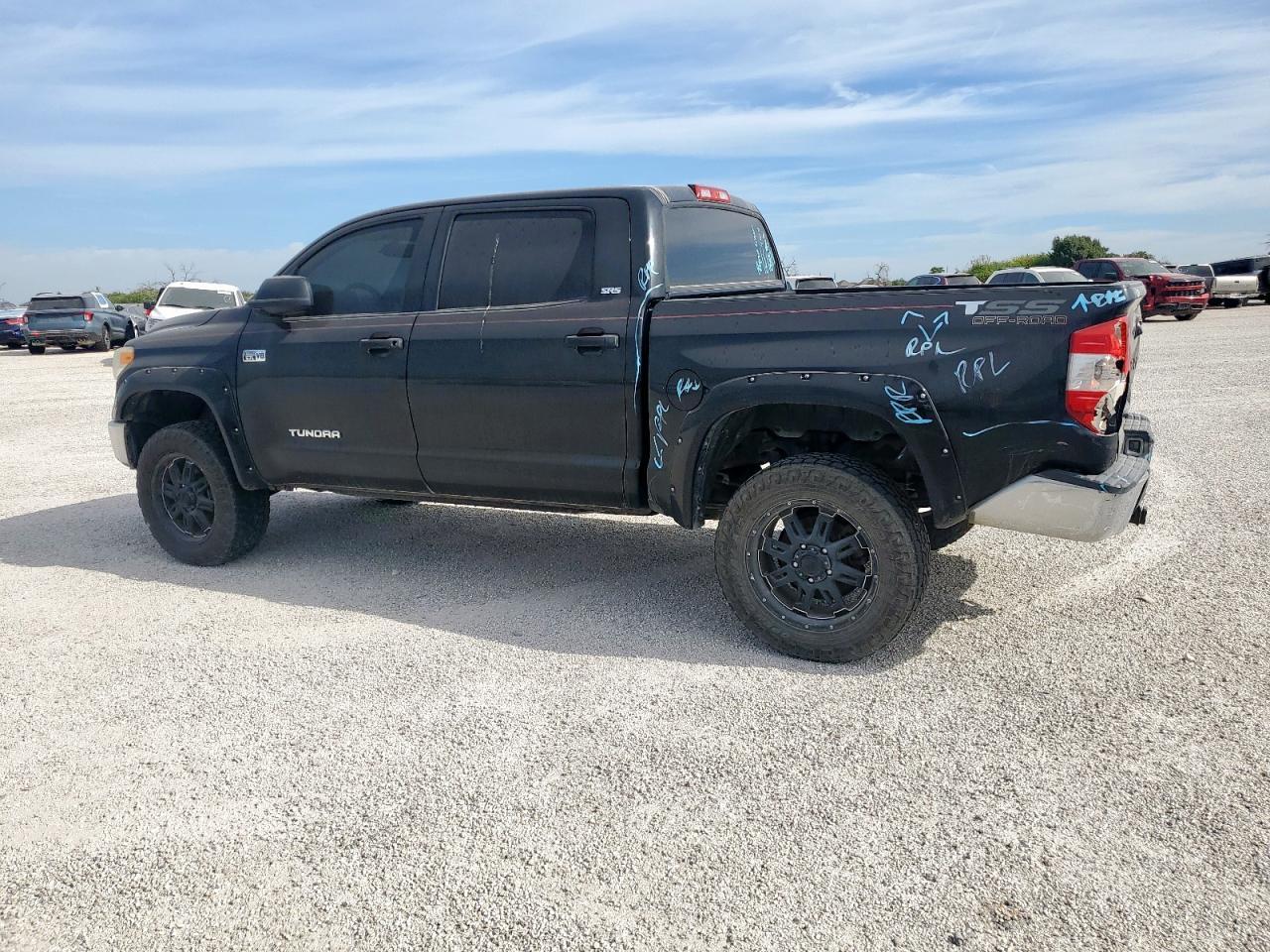 2015 Toyota Tundra Crewmax Sr5 - Image 2