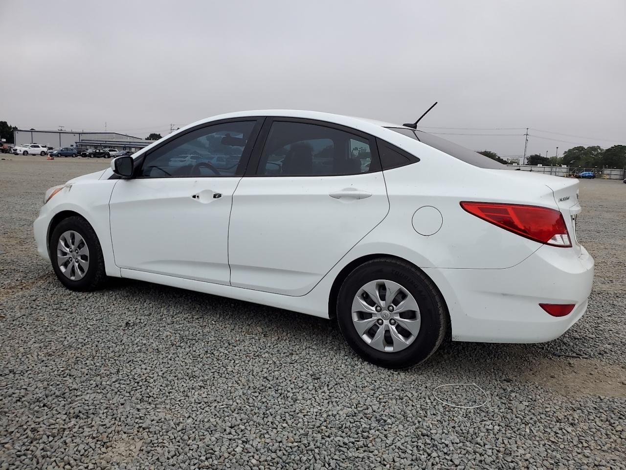 2015 Hyundai Accent Gls - Image 2