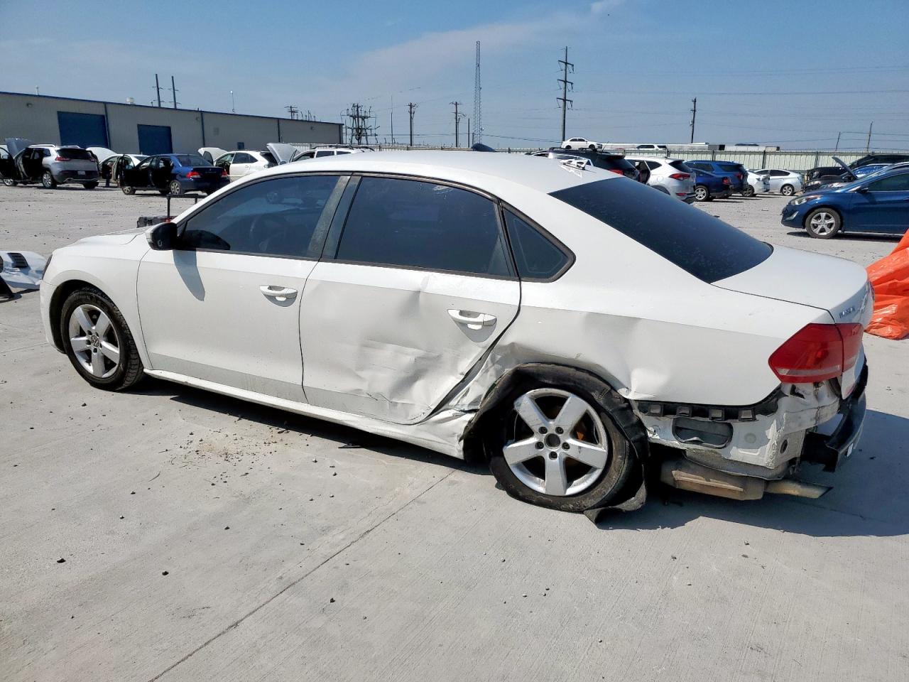 2015 Volkswagen Passat S - Фото 2
