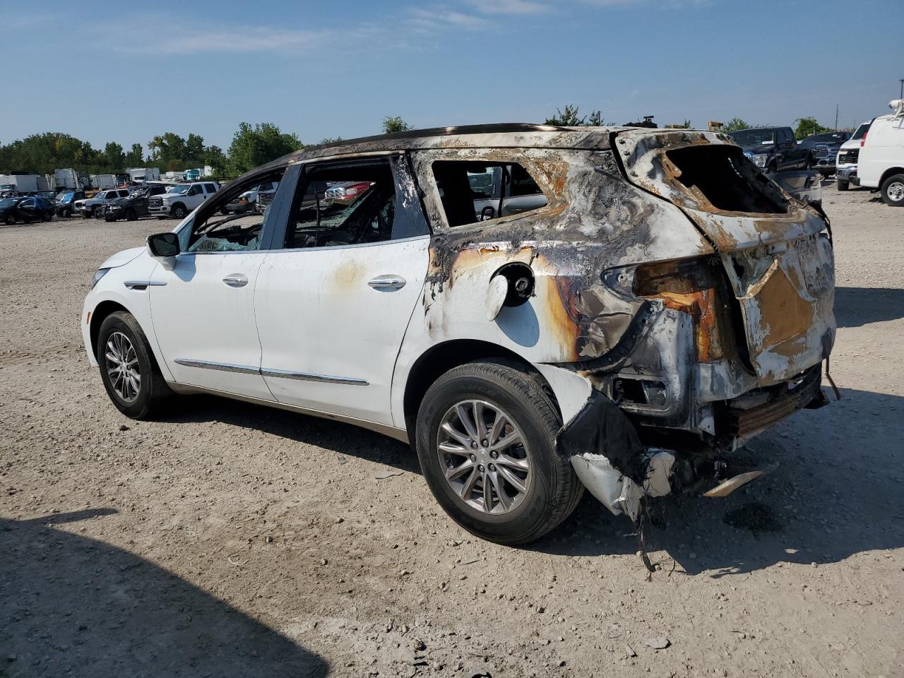 2022 Buick Enclave Essence - Image 2