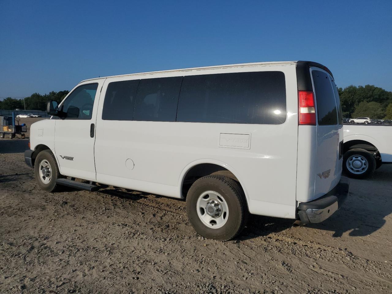 2014 Chevrolet Express G2500 Lt - Image 2