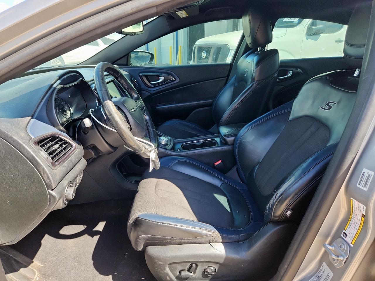 2016 Chrysler 200 S - Фото 7