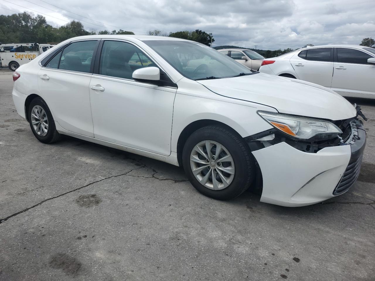 2016 Toyota Camry Le - Фото 4
