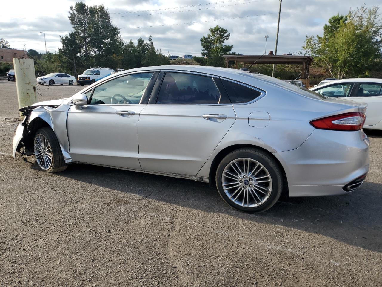 2013 Ford Fusion Se - Фото 2