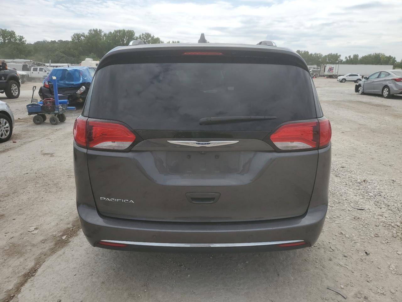 2019 Chrysler Pacifica Touring L - Image 6