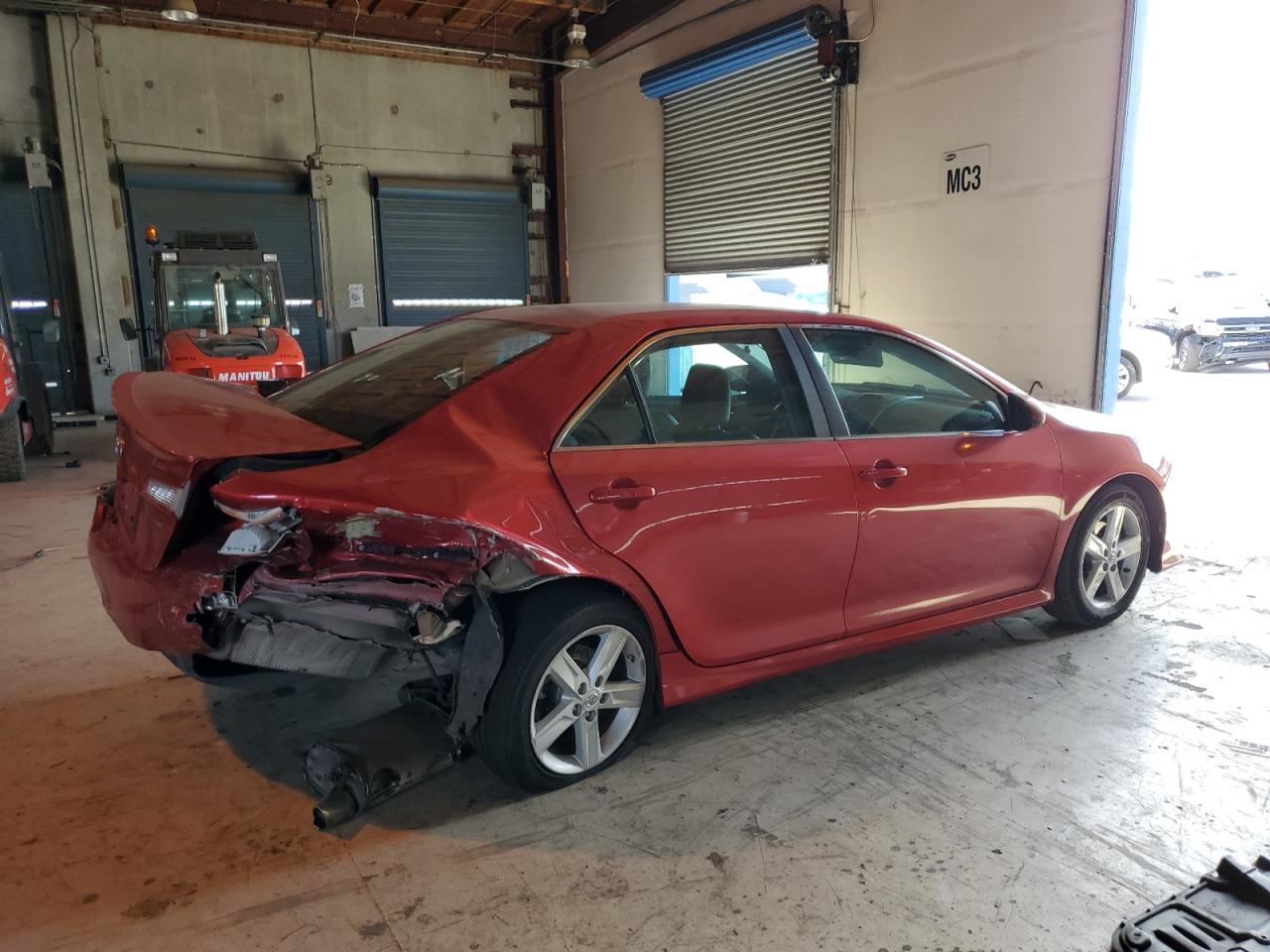 2012 Toyota Camry Base - Фото 3