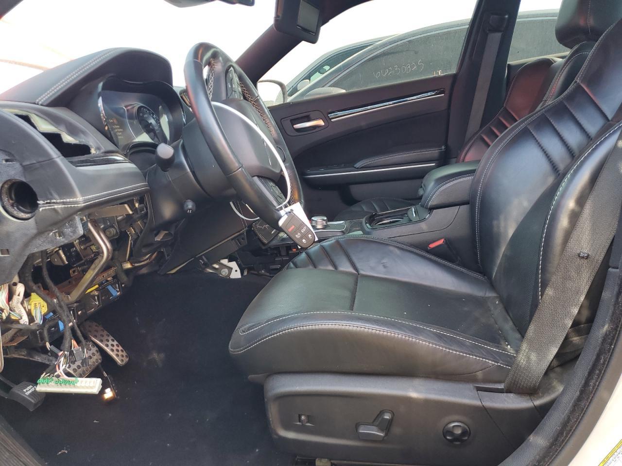 2023 Chrysler 300C - Image 7