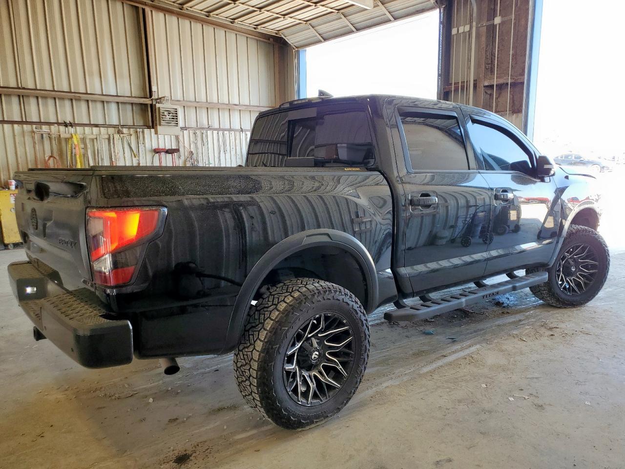 2021 Nissan Titan Sv - Image 3