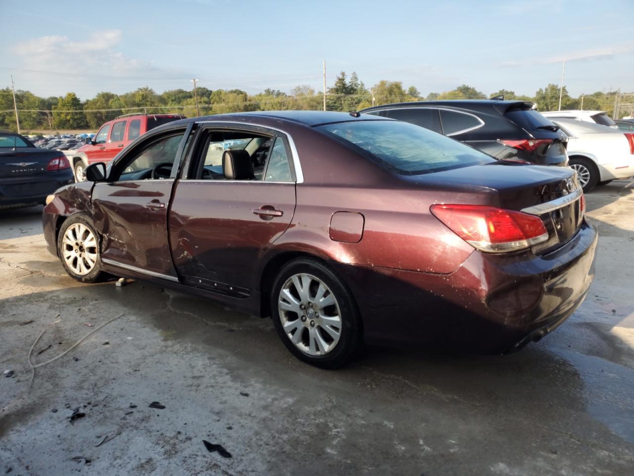 2012 Toyota Avalon Base - Image 2