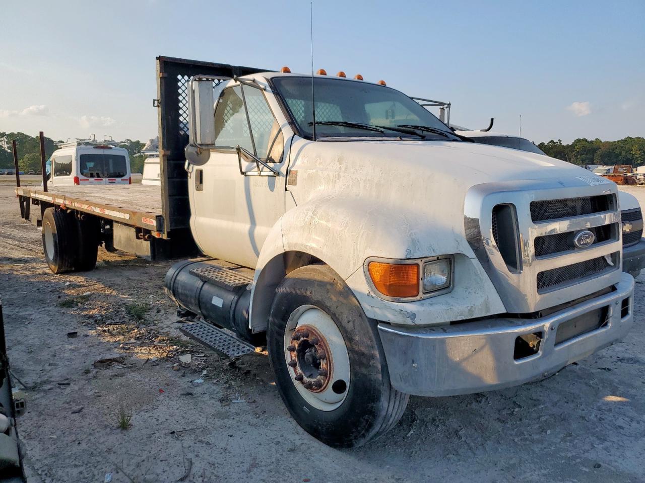 2006 Ford F650 Super Duty Flatbed Truck