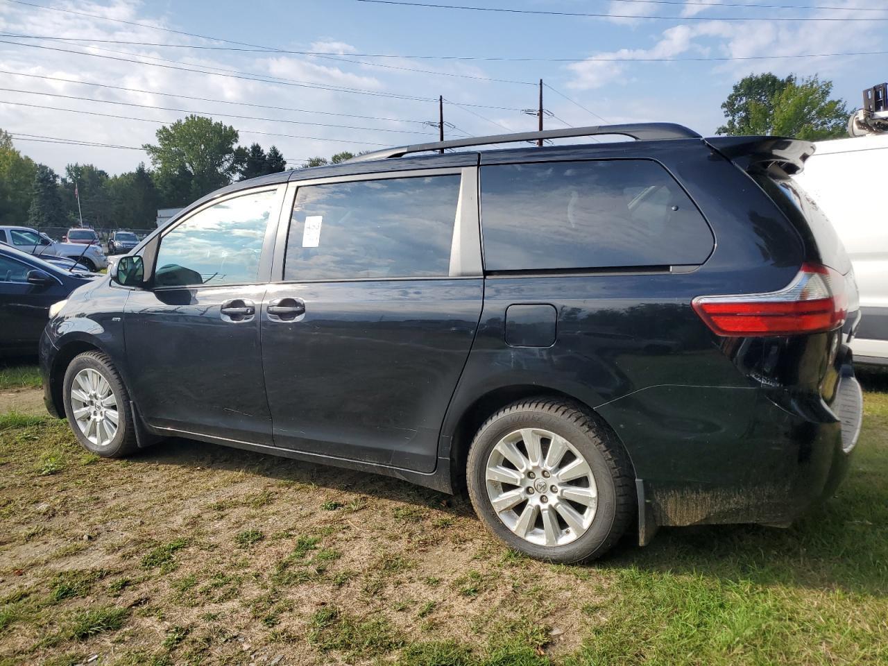 2016 Toyota Sienna Le - Фото 3