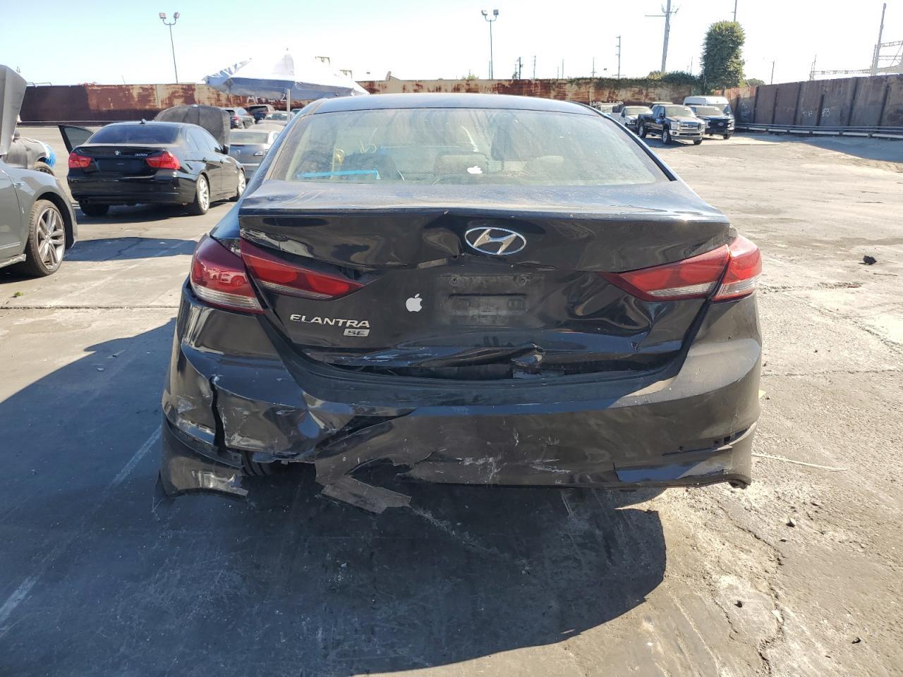 2018 Hyundai Elantra Se - Image 6