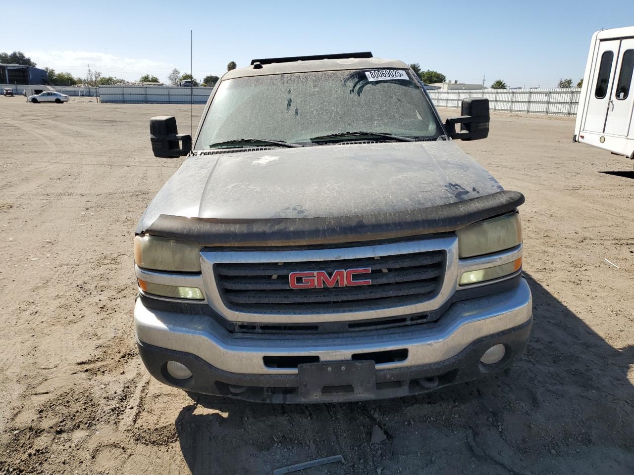 2004 GMC Sierra C2500 Heavy Duty - Image 5