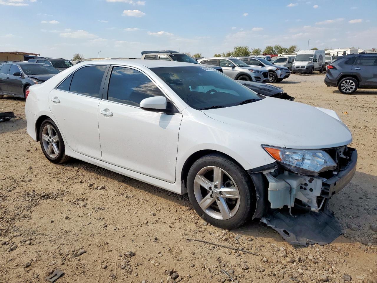 2014 Toyota Camry L - Фото 4