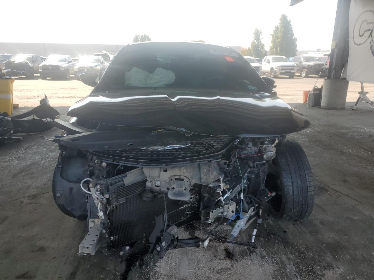 2015 Chrysler 200 S - Image 5