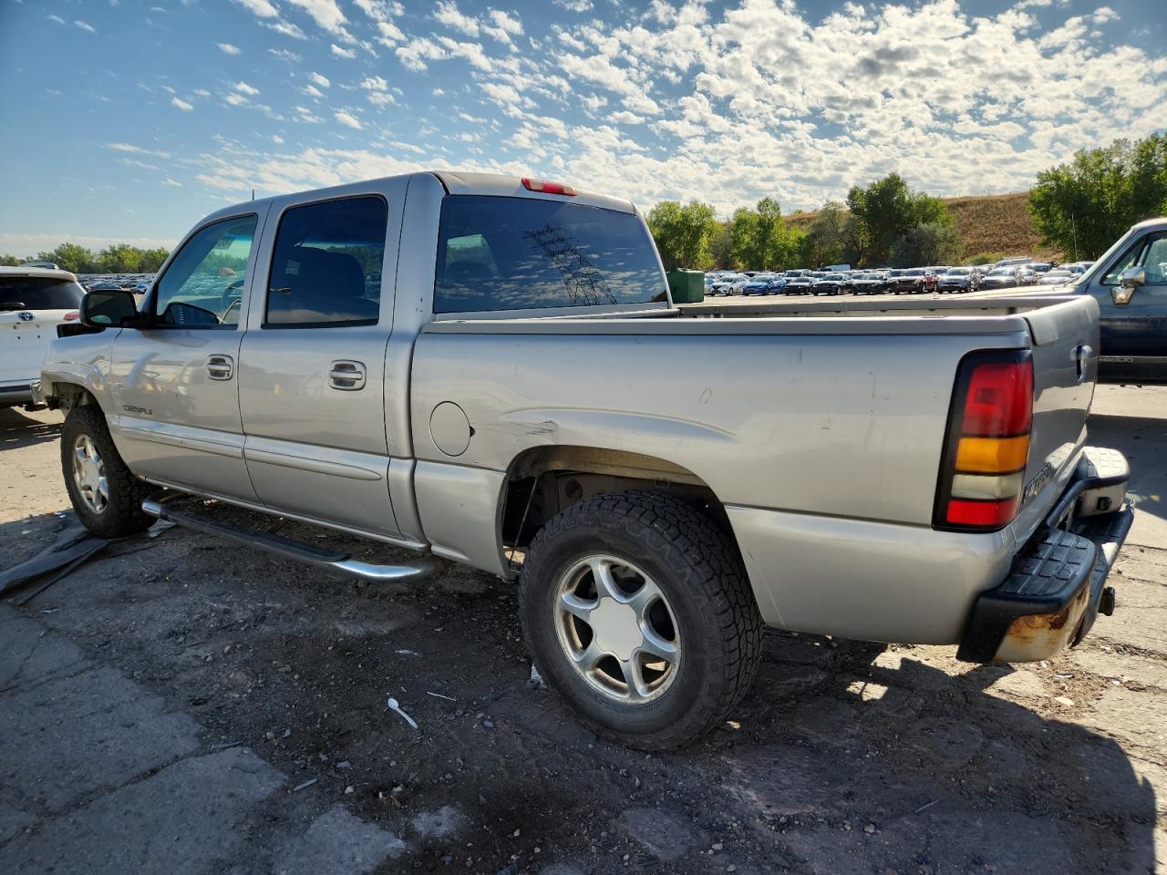 2005 GMC Sierra K1500 Denali - Фото 2