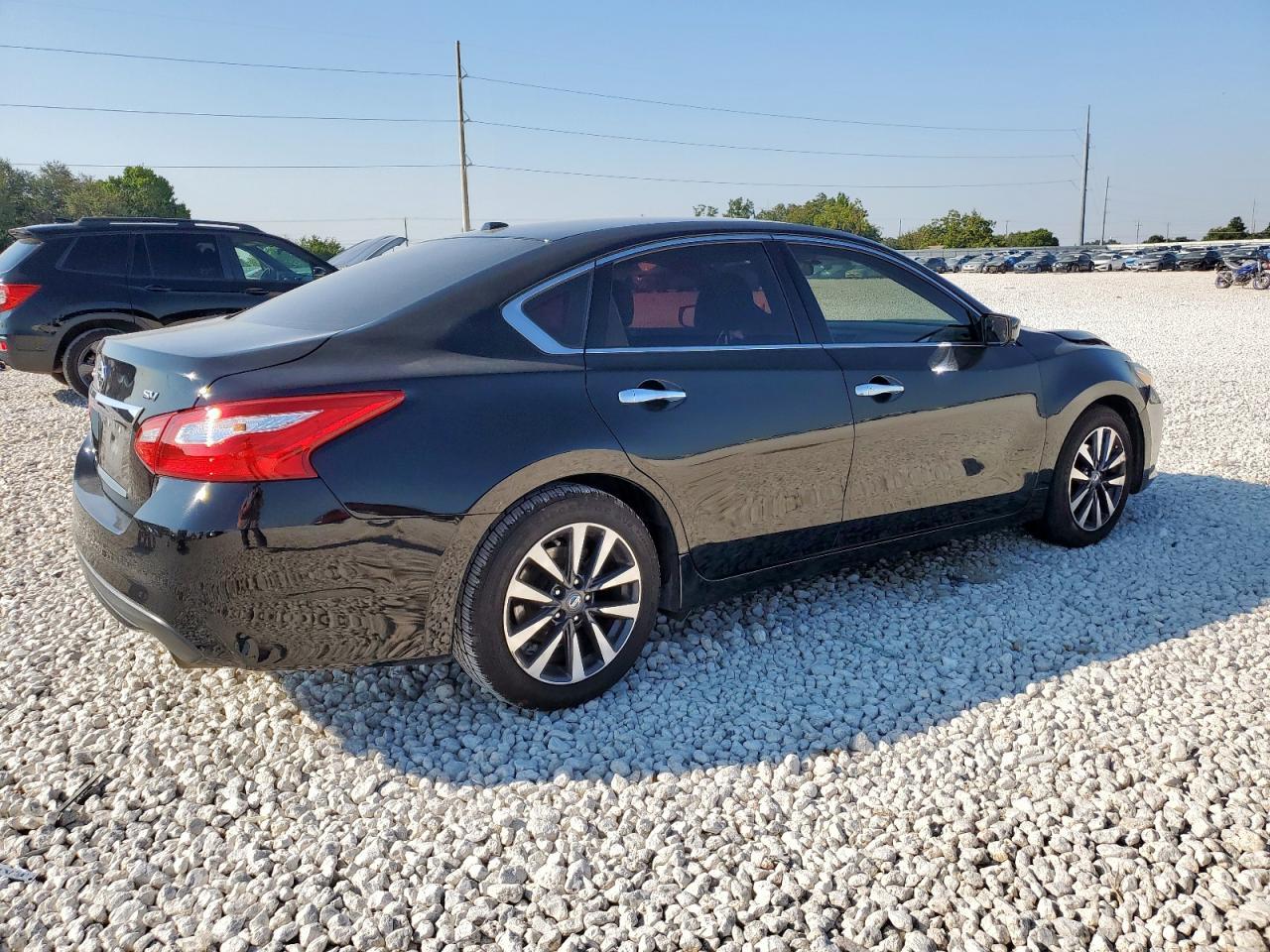 2017 Nissan Altima 2.5 - Image 3