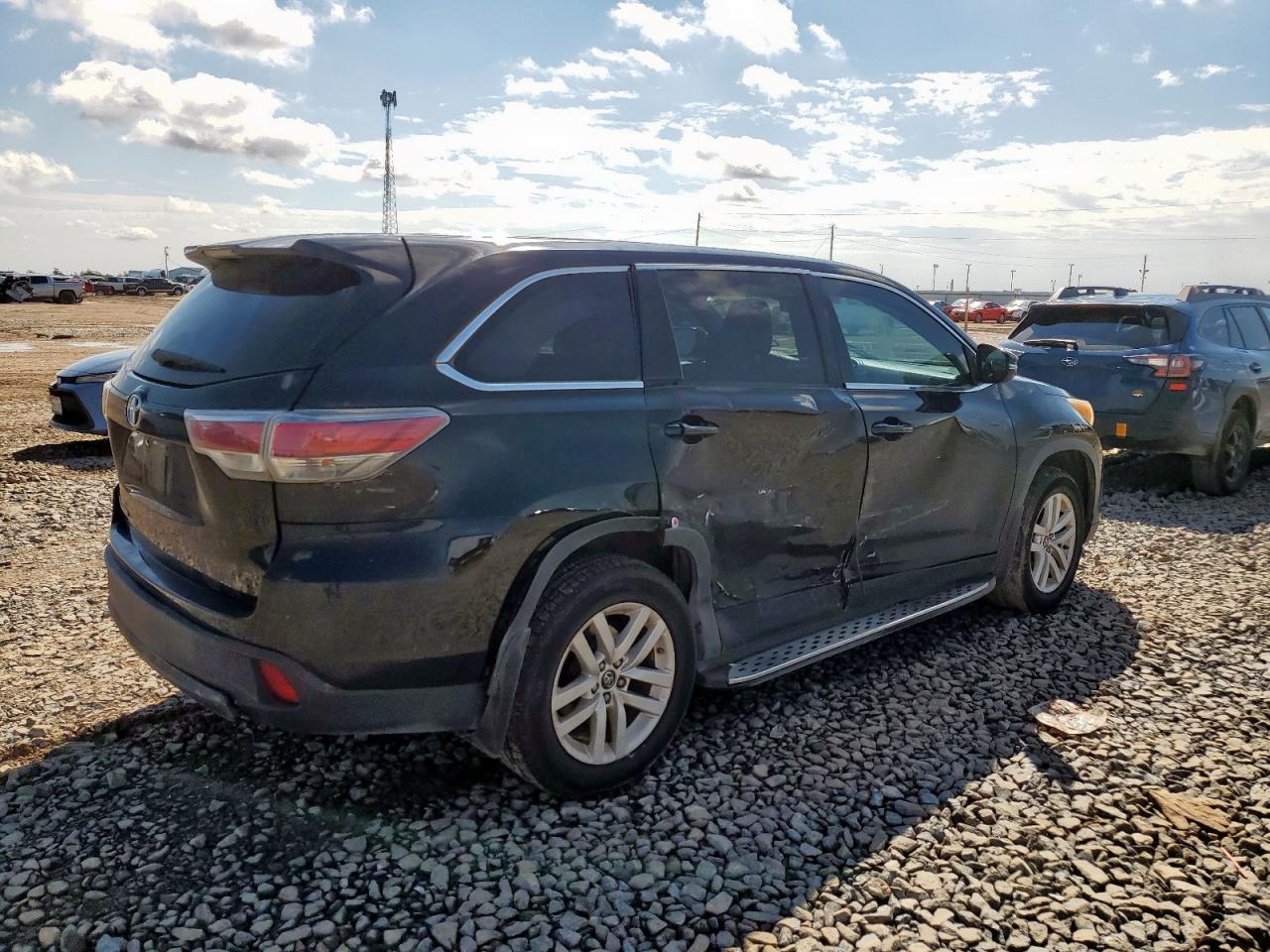 2016 Toyota Highlander Le - Image 3