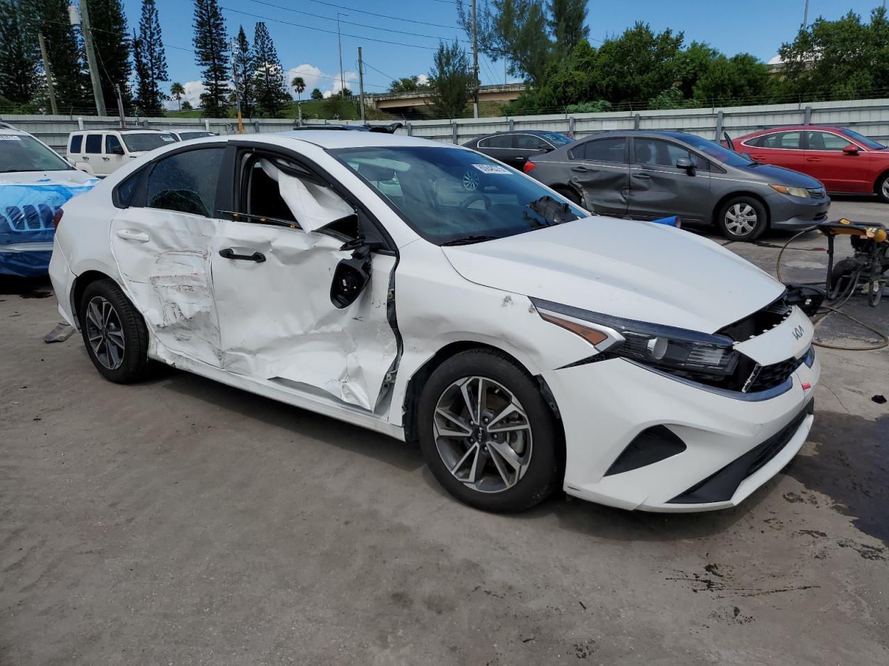 2024 Kia Forte Lx - Фото 4