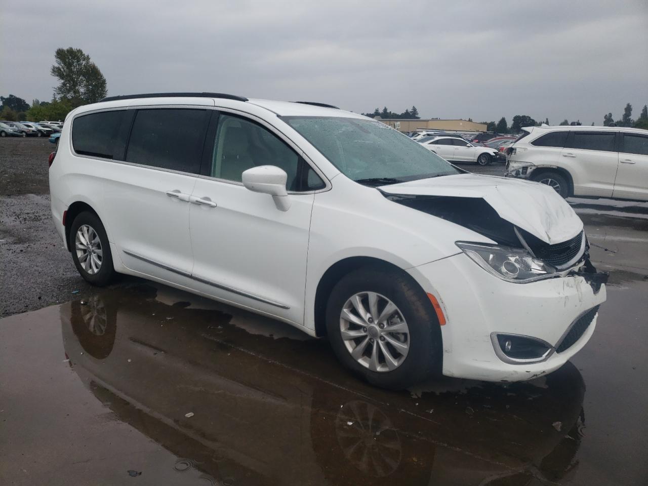 2017 Chrysler Pacifica Touring L - Image 4