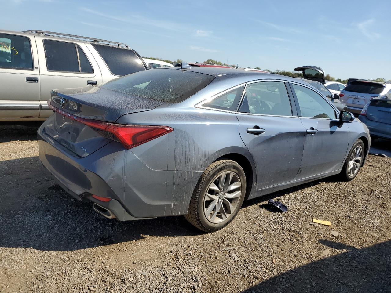 2019 Toyota Avalon Xle - Фото 3