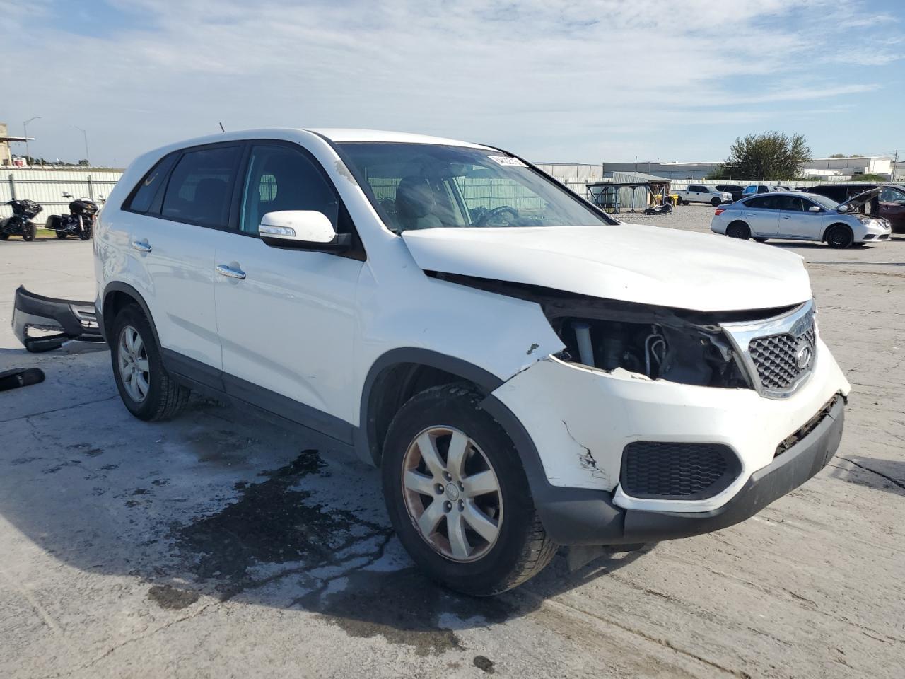 2013 Kia Sorento Lx - Image 4