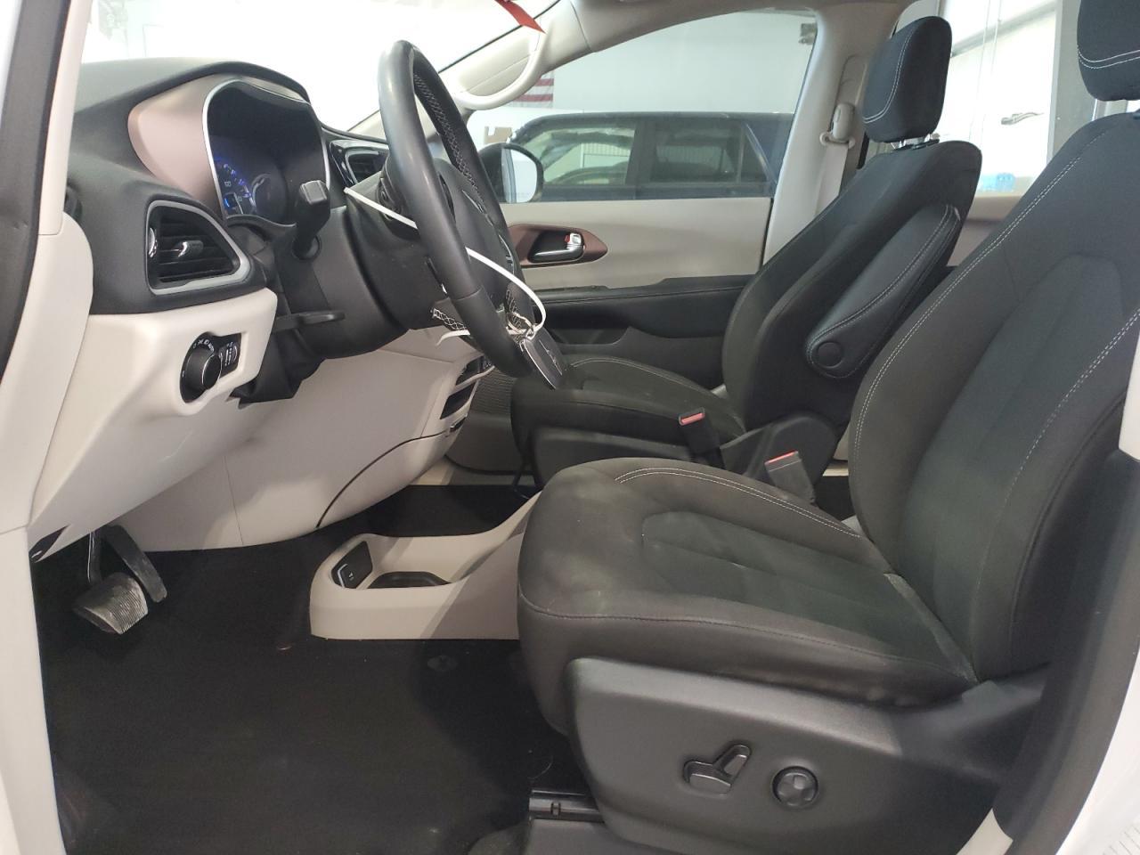 2023 Chrysler Voyager Lx - Фото 7